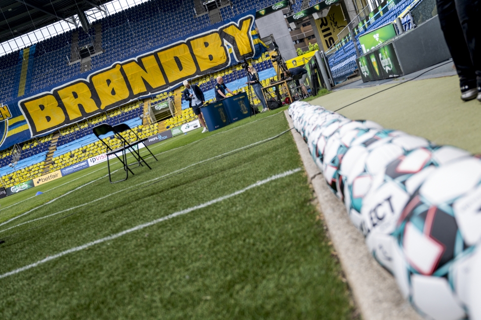 Bolden(e) ruller igen på Brøndby Stadion