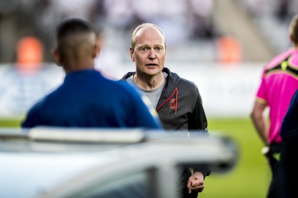 Niels Frederiksen knytter næven