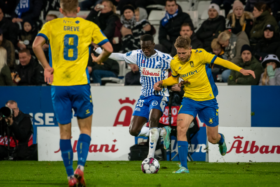 Nikolai Vallys mod Yankuba Minteh